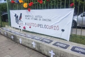 sete-policiais-acusados-de-omissao-na-chacina-do-curio-sao-absolvidos-em-juri-popular