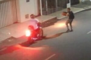assalto:-ladrao-com-arma-falsa-e-flagrado-roubando-moto-e-fugindo-com-o-veiculo-em-fortaleza