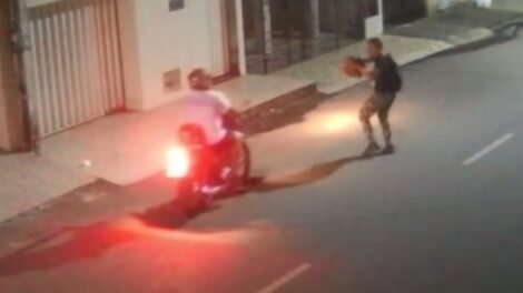 assalto:-ladrao-com-arma-falsa-e-flagrado-roubando-moto-e-fugindo-com-o-veiculo-em-fortaleza