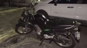 moto-com-queixa-de-furto-e-encontrada-apos-ser-abandonada-por-criminosos-em-caucaia/ce