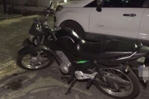 moto-com-queixa-de-furto-e-encontrada-apos-ser-abandonada-por-criminosos-em-caucaia/ce