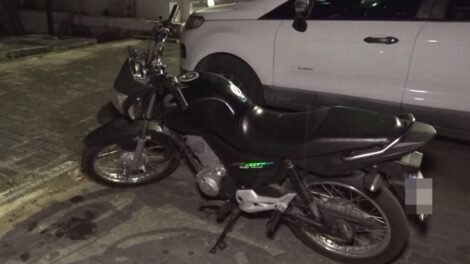 moto-com-queixa-de-furto-e-encontrada-apos-ser-abandonada-por-criminosos-em-caucaia/ce