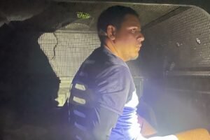 “lojinha”-de-cocaina-e-desmantelada-em-pacajus/ce-e-homem-e-preso-apos-xingar-agentes-de-seguranca