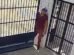 criminoso-forca-portao,-escala-predio,-invade-apartamento-e-furta-tv-e-perfumes-em-fortaleza