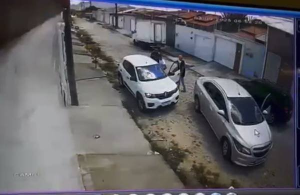 motorista-de-aplicativo-e-feito-refem-durante-assalto-em-rua-do-bairro-ancuri,-em-itaitinga