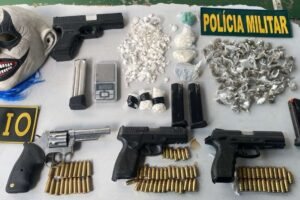 dois-adolescentes-sao-capturados-em-caucaia/ce-com-armas,-drogas-e-moto-roubada