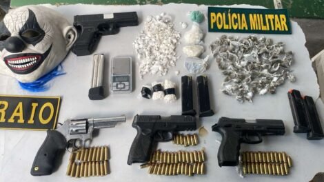 dois-adolescentes-sao-capturados-em-caucaia/ce-com-armas,-drogas-e-moto-roubada