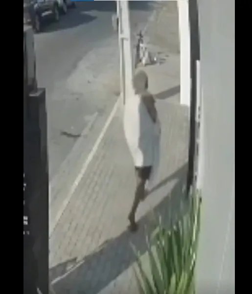 criminoso-disfarcado-com-lencol-invade-flat-e-assalta-recepcionista-em-camocim