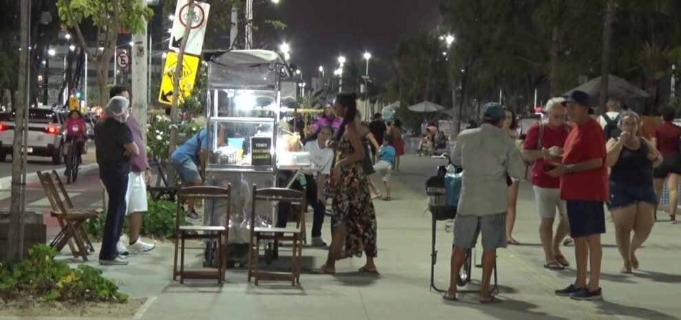 reordenamento-da-beira-mar-e-iniciado,-em-fortaleza,-com-recadastramento-de-permissionarios