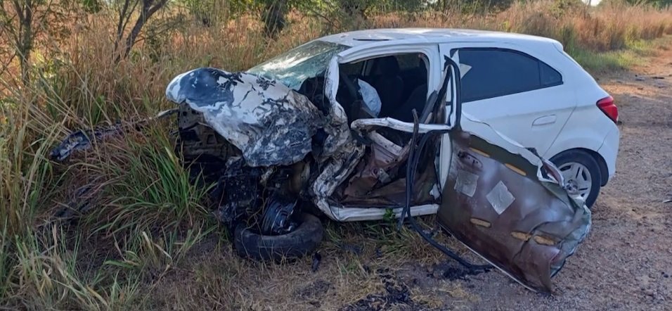 motorista-morre-apos-carro-bater-de-frente-com-caminhao-tanque-na-br-116,-em-cascavel/ce