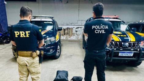 mulher-e-presa-com-5-kg-de-cocaina-em-onibus-durante-abordagem-policial-em-milagres