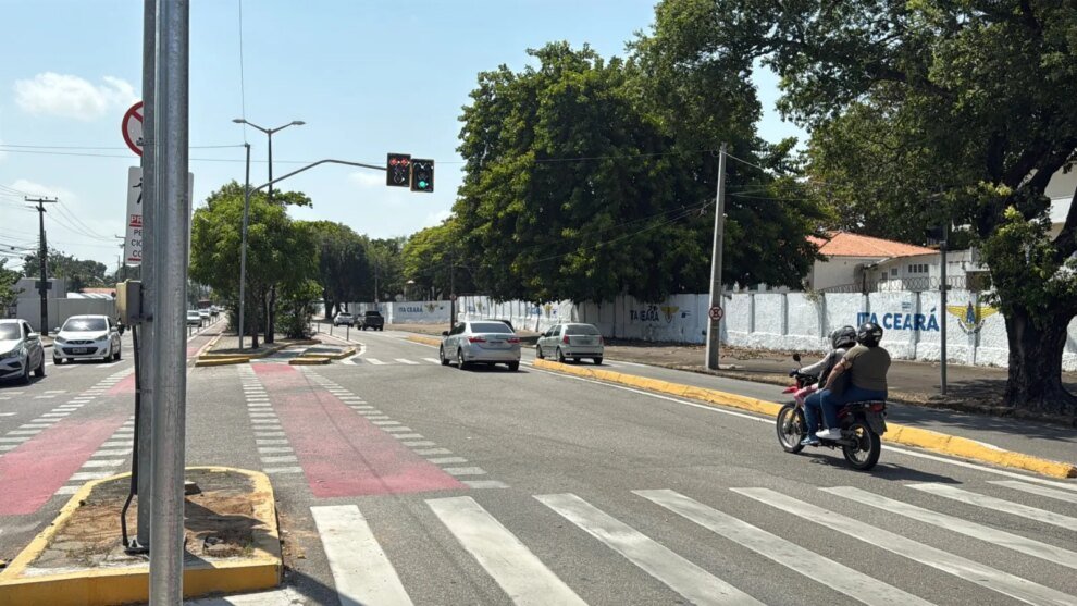 amc-altera-semaforo-em-cruzamento-da-av-borges-de-melo-com-av.-aguanambi-para-melhorar-fluidez-do-transito