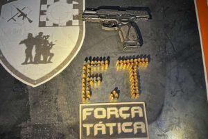 homem-e-preso-com-pistola-e-77-municoes-no-bairro-vicente-pinzon,-em-fortaleza