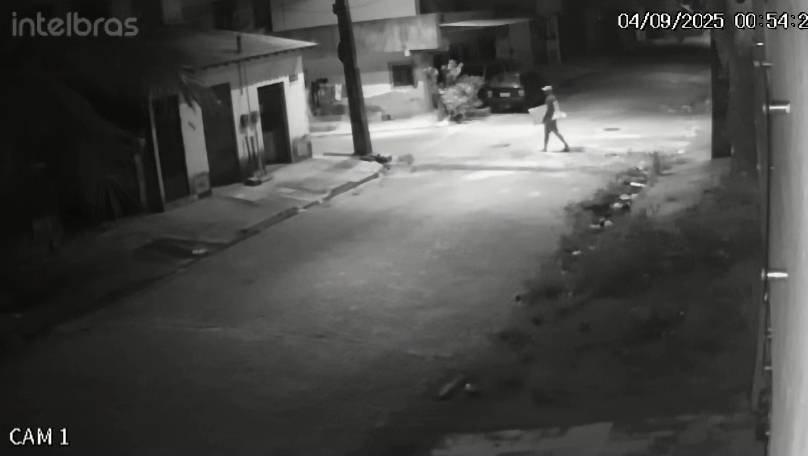 carro-e-furtado-durante-a-madrugada-no-bairro-rachel-de-queiroz,-em-fortaleza