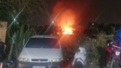 incendio-e-registrado-em-terreno-residencial-as-margens-da-avenida-perimetral,-em-fortaleza
