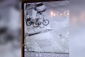 criminosos-furtam-gelagua-e-o-levam-na-garupa-da-bicicleta-apos-invadir-casa-em-reforma-em-fortaleza