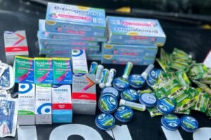 dupla-e-presa-apos-furtar-mais-de-50-medicamentos-de-farmacia-em-itapaje,-no-interior-do-ceara