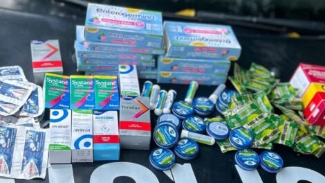 dupla-e-presa-apos-furtar-mais-de-50-medicamentos-de-farmacia-em-itapaje,-no-interior-do-ceara