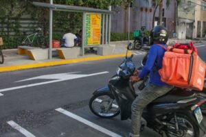 amc-esclarece-regras-sobre-uso-do-celular-por-motociclistas-de-aplicativo-em-fortaleza