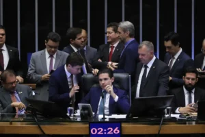 pec-da-blindagem:-confira-quais-deputados-cearenses-votaram-contra-ou-a-favor-da-medida
