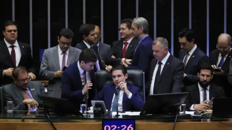 pec-da-blindagem:-confira-quais-deputados-cearenses-votaram-contra-ou-a-favor-da-medida