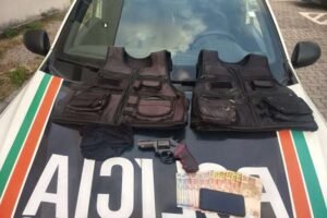 adolescente-de-15-anos-e-apreendido-com-arma-e-coletes-balisticos-na-cidade-2000,-em-fortaleza
