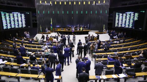 veja-como-votaram-os-deputados-cearenses-na-urgencia-para-aprovar-anistia