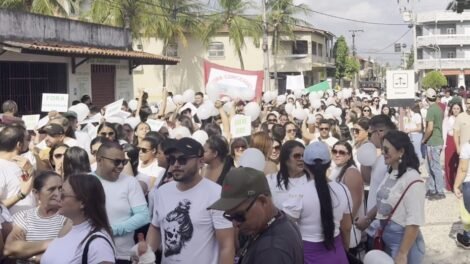 antes-de-julgamento,-moradores-de-jericoacoara-protestam-contra-taxa-de-acesso-a-vila,-no-ceara