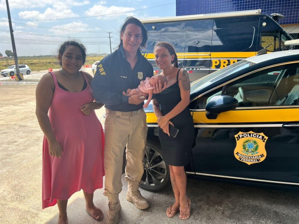 bebe-de-14-dias-e-salvo-de-engasgo-por-policiais-da-prf-em-itaitinga