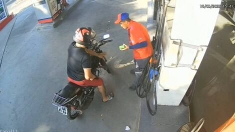 falso-cliente-assalta-frentista-apos-abastecer-motocicleta-em-posto-de-combustiveis-em-caucaia 