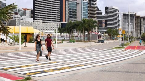 av.-beira-mar-de-fortaleza-tera-faixa-exclusiva-para-pedestres-e-corredores-neste-fim-de-semana