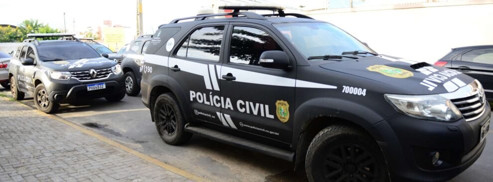 mae-e-presa-por-abandonar-filhos-de-8-e-9-anos-em-casa-em-camocim,-no-ceara