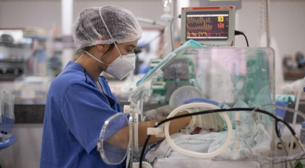 evandro-leitao-empossa-331-concursados-da-area-da-saude-nesta-quinta-feira-(25),-em-fortaleza