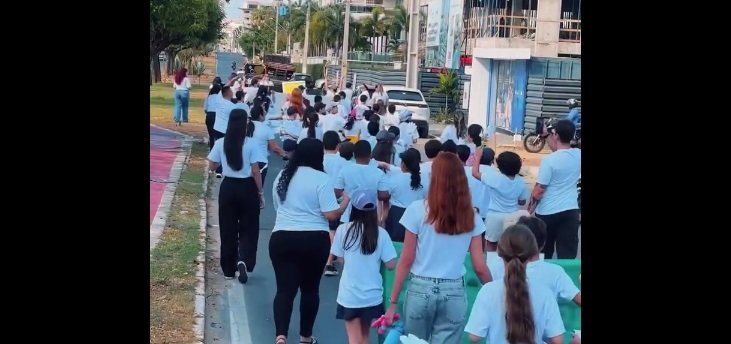 criancas-fazem-manifestacao-pedindo-paz,-em-sobral/ce,-apos-tiroteio-em-escola