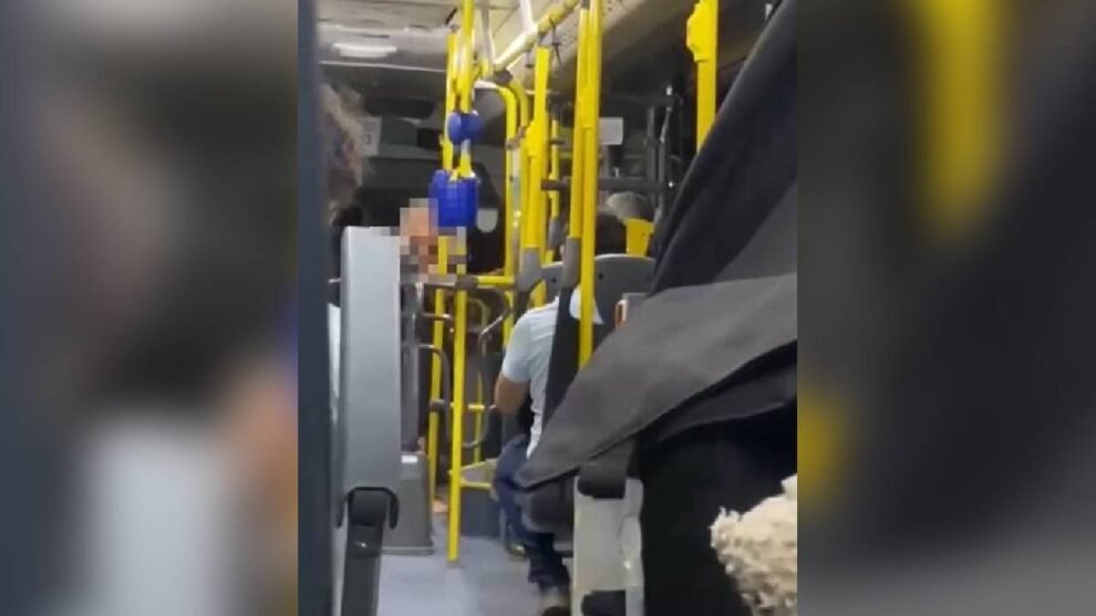 idosa-e-flagrada-agredindo-motorista-e-passageiro-dentro-de-onibus-em-fortaleza