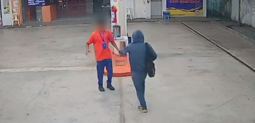 camera-flagra-assalto-a-frentistas-em-posto-de-combustiveis-em-aquiraz,-no-ceara