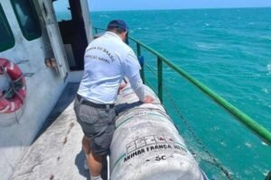 embarcacao-e-encontrada-a-deriva-no-litoral-oeste-do-ceara;-marinha-investiga-caso