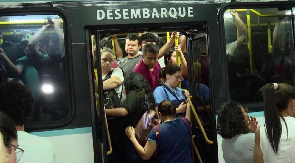 primeiro-dia-com-linhas-de-onibus-suspensas-em-fortaleza-e-de-caos-no-transporte-publico