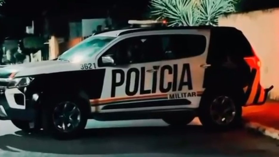 homem-e-morto-a-tiros-e-outras-duas-pessoas-sao-baleadas-em-bar-em-mucambo/ce