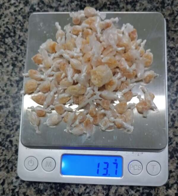 duas-integrantes-de-faccao-criminosa-sao-presas-com-drogas-em-taua,-no-interior-do-ceara