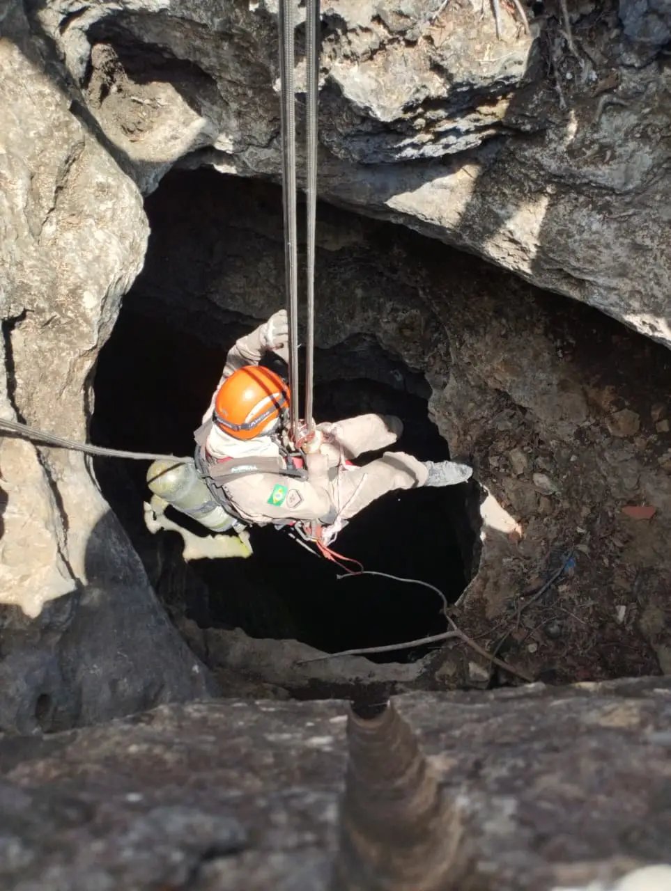 pesquisadores-desmaiam-durante-escavacao-de-gruta-e-um-morre-em-limoeiro-do-norte
