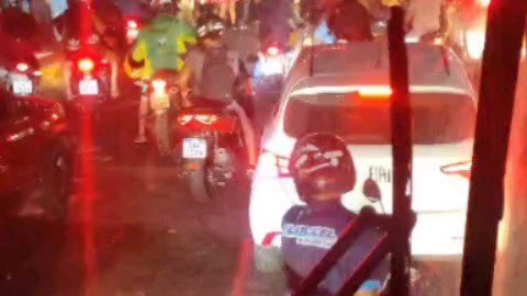 estudantes-fecham-avenida-em-protesto-por-corte-de-linhas-de-onibus-em-fortaleza