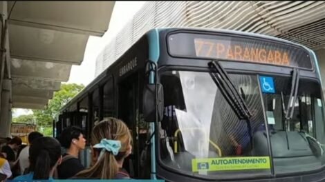 linhas-de-onibus-suspensas-voltam-a-circular-em-fortaleza;-terminais-registram-normalizacao-gradual