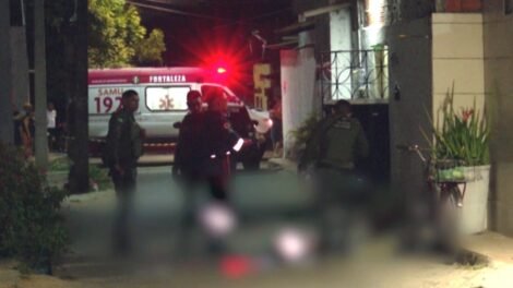 homem-e-morto-a-tiros-enquanto-pedia-para-a-mae-abrir-o-portao-de-casa,-em-fortaleza