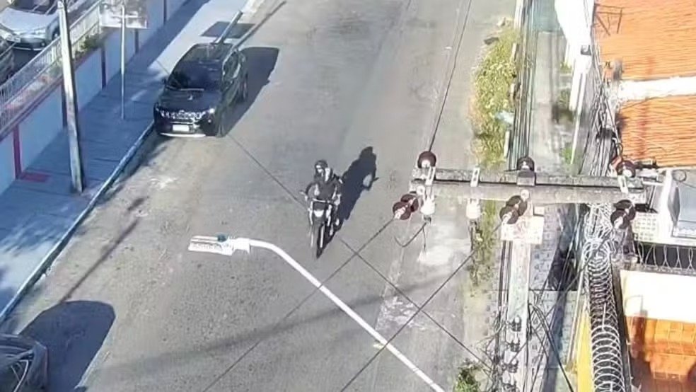 bombeiro-fugiu-com-comparsa-apos-participacao-em-assalto-que-terminou-com-morte-em-fortaleza