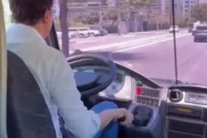 ministro-camilo-santana-faz-aulas-praticas-para-tirar-cnh-de-onibus-em-fortaleza