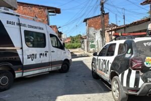criminosos-invadem-comunidade-em-fortaleza,-atiram-em-policiais-e-morrem-em-confronto