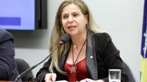 luizianne-lins-completa-cinco-dias-detida-em-israel-apos-interceptacao-de-flotilha-humanitaria