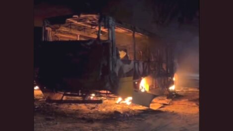 onibus-incendiados-dentro-de-escola-em-aquiraz/ce-pegaram-fogo-por-curto-circuito,-conclui-laudo