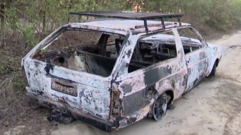 homem-e-morto-a-tiros-e-tem-carro-incendiado-apos-assalto-em-pacajus,-no-ceara
